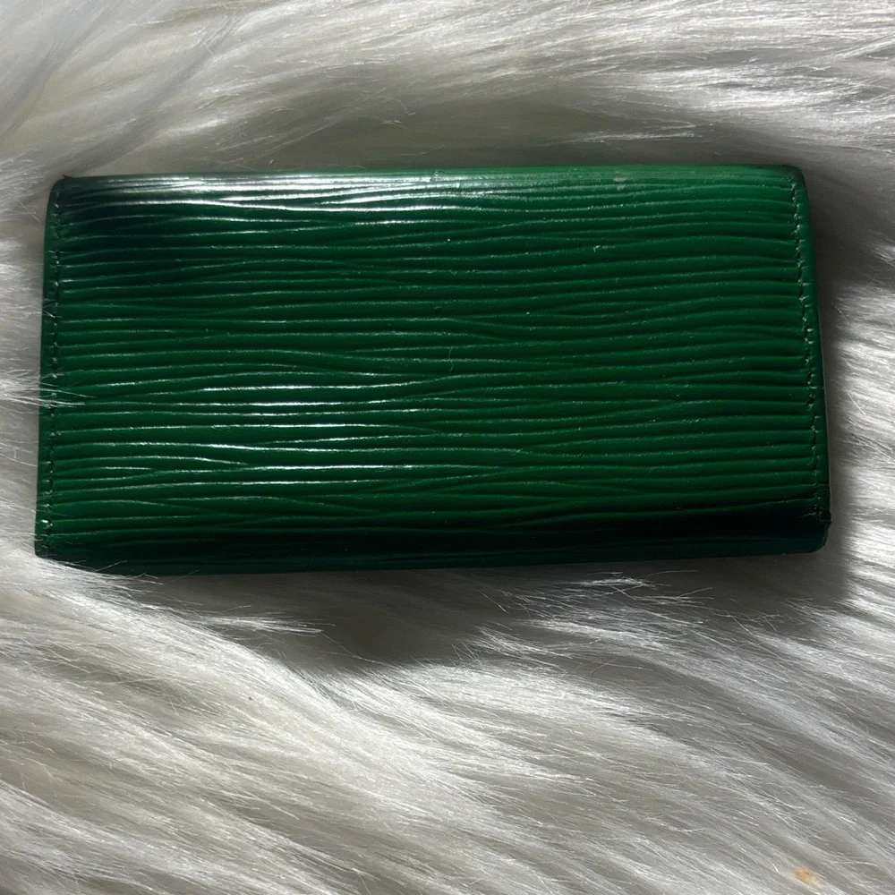 Louis Vuitton Green Epi Leather- Compact Key/Card Holder - Picture 2 of 12